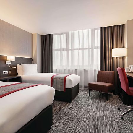 מלון Ramada By Wyndham Leeds East מראה חיצוני תמונה
