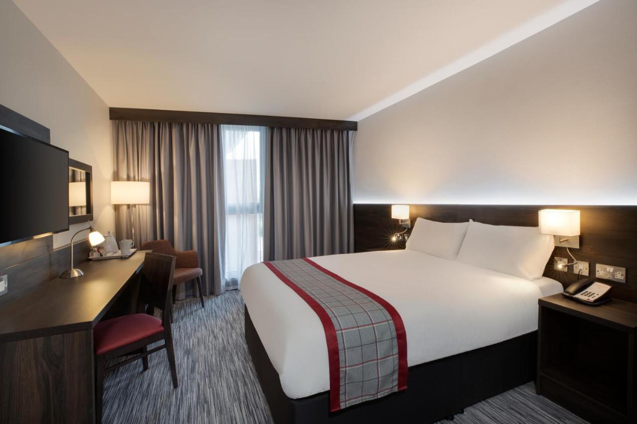 מלון Ramada By Wyndham Leeds East מראה חיצוני תמונה