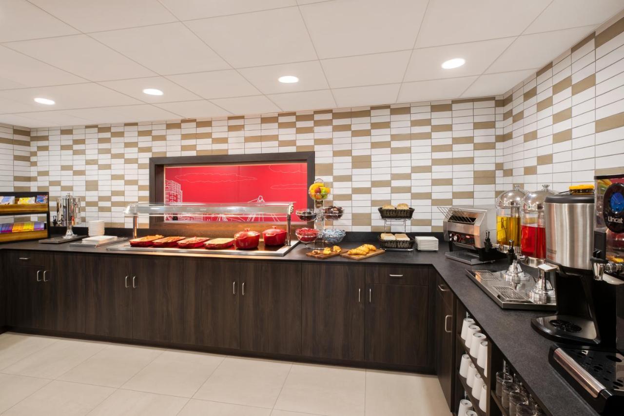 מלון Ramada By Wyndham Leeds East מראה חיצוני תמונה