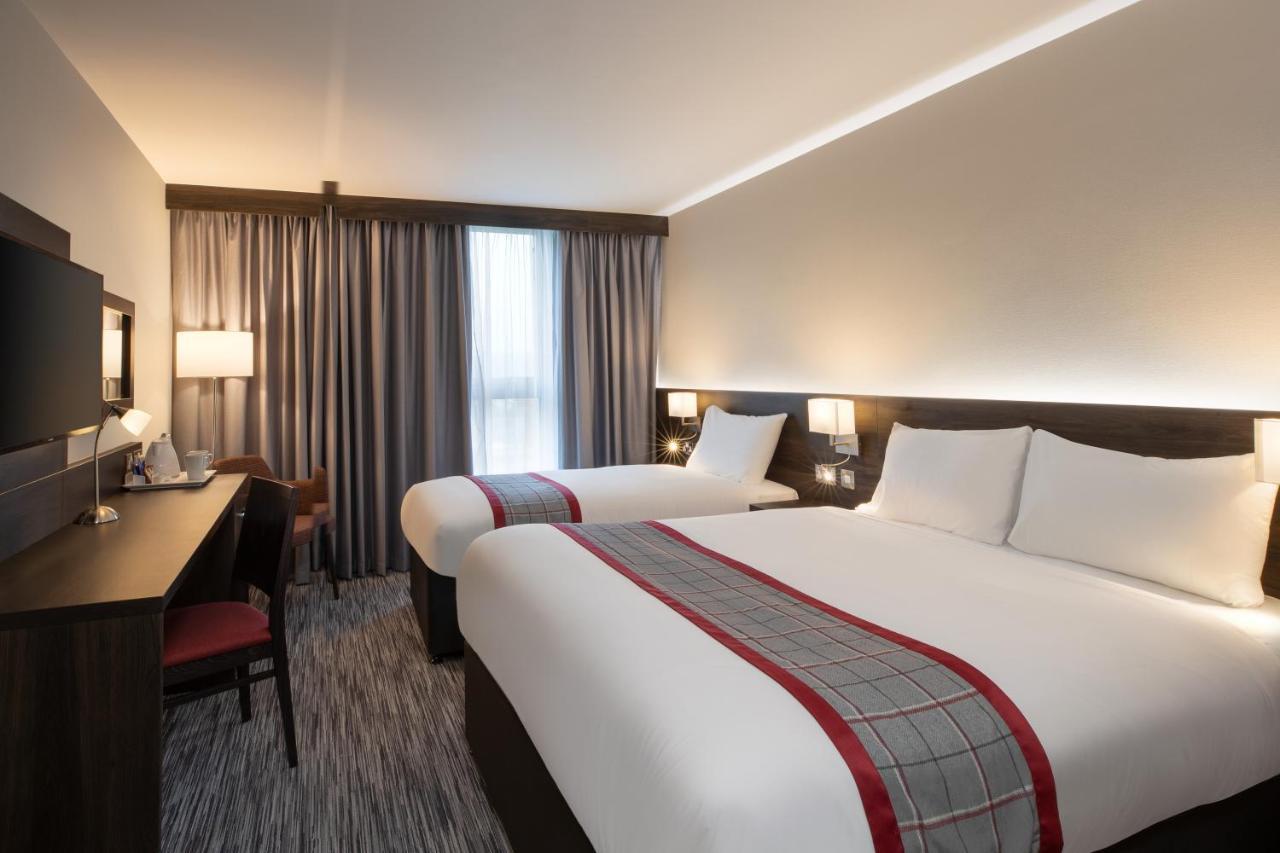 מלון Ramada By Wyndham Leeds East מראה חיצוני תמונה