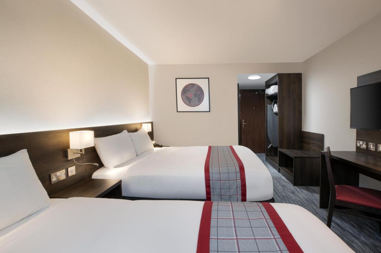 מלון Ramada By Wyndham Leeds East מראה חיצוני תמונה