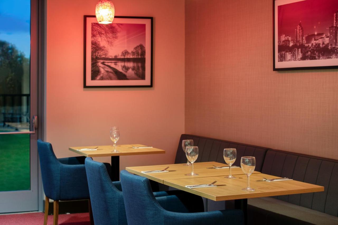 מלון Ramada By Wyndham Leeds East מראה חיצוני תמונה