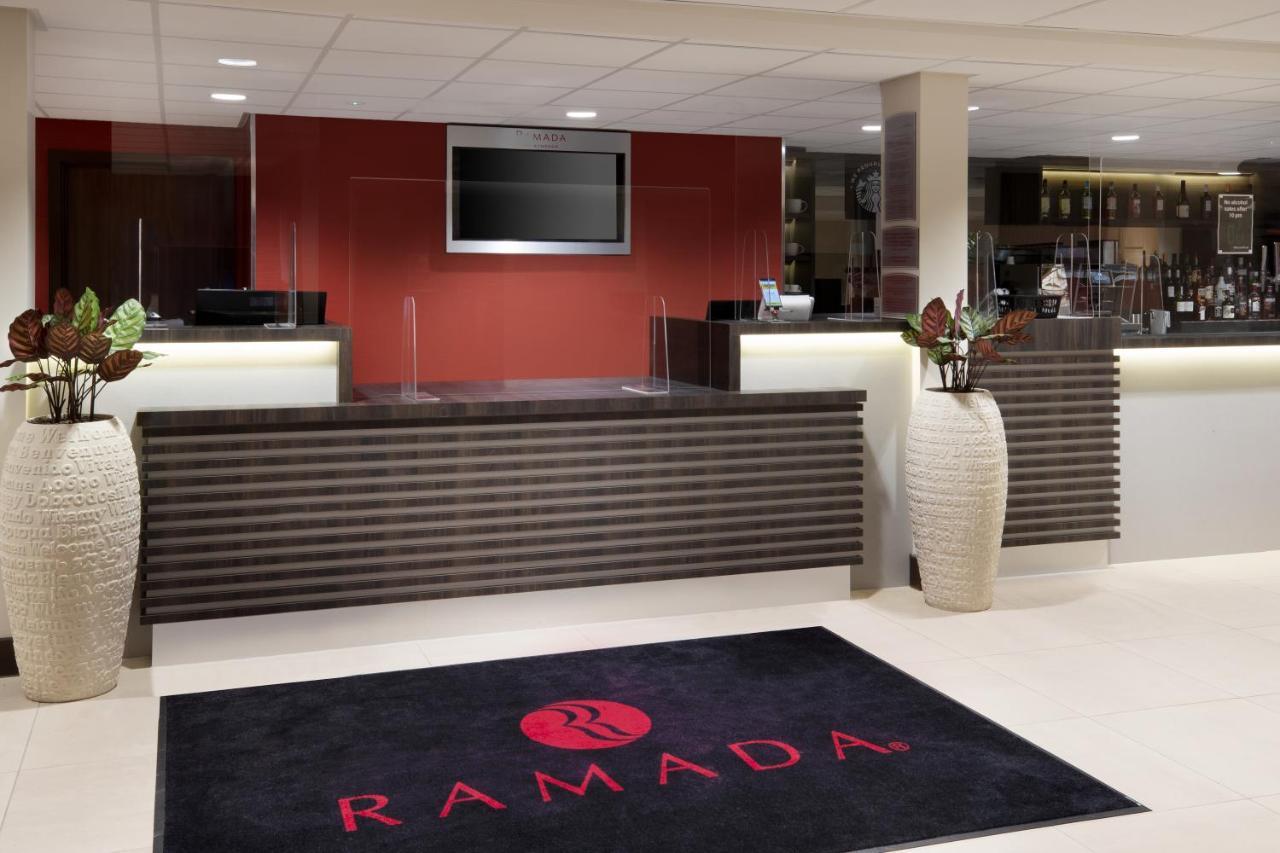 מלון Ramada By Wyndham Leeds East מראה חיצוני תמונה