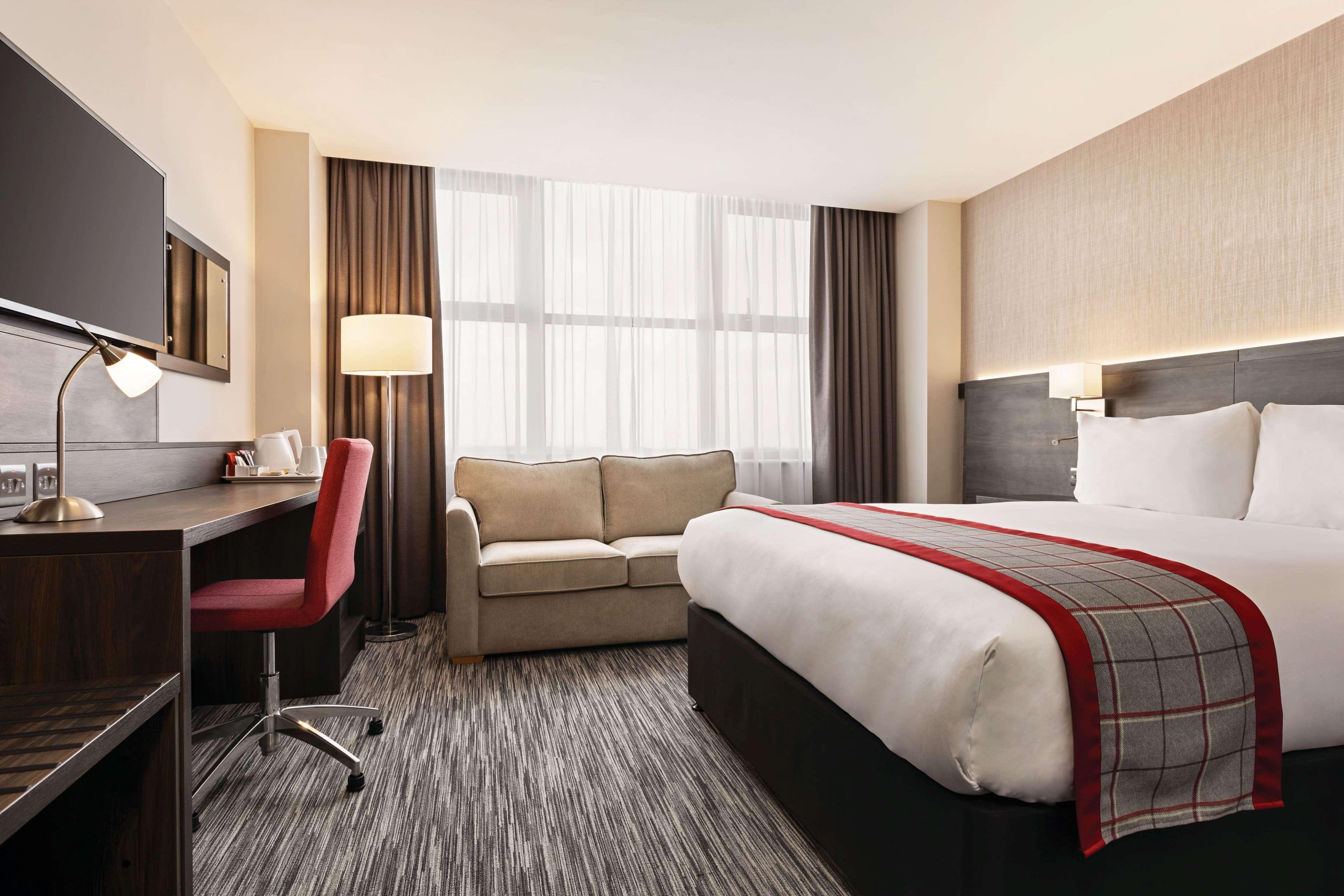 מלון Ramada By Wyndham Leeds East מראה חיצוני תמונה