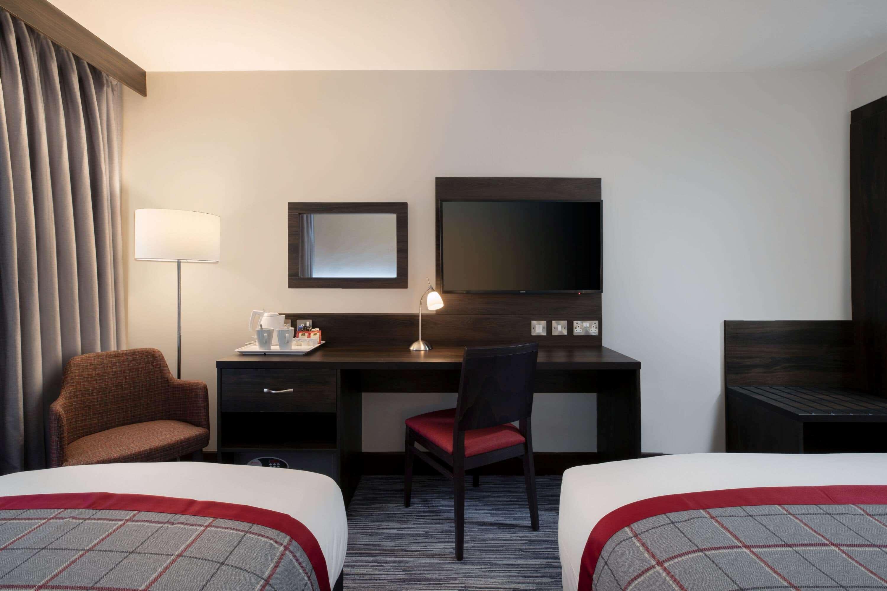 מלון Ramada By Wyndham Leeds East מראה חיצוני תמונה